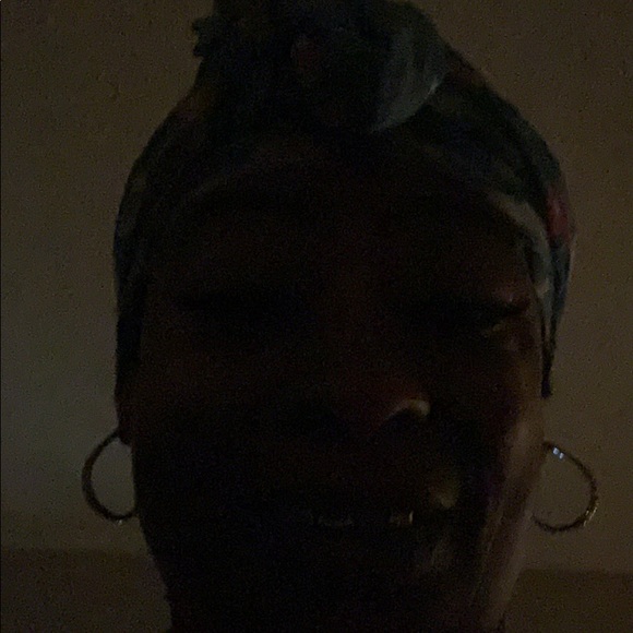 Meet your Posher, Leona - Picture 1 of 1